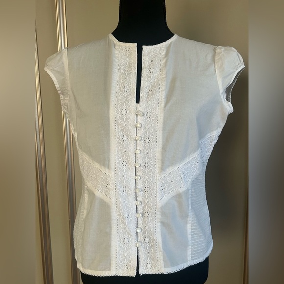 Tommy Hilfiger Women’s White Eyelet Button Front Blouse Size 6 - Picture 2 of 7